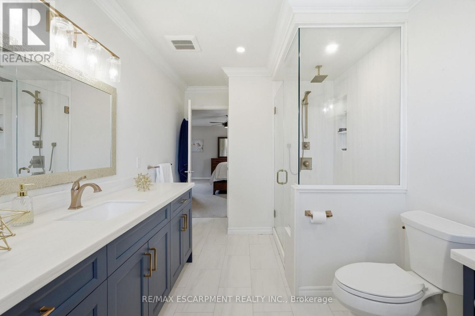 108 Highway 52, Hamilton, ON - Indoor Photo Showing Bathroom