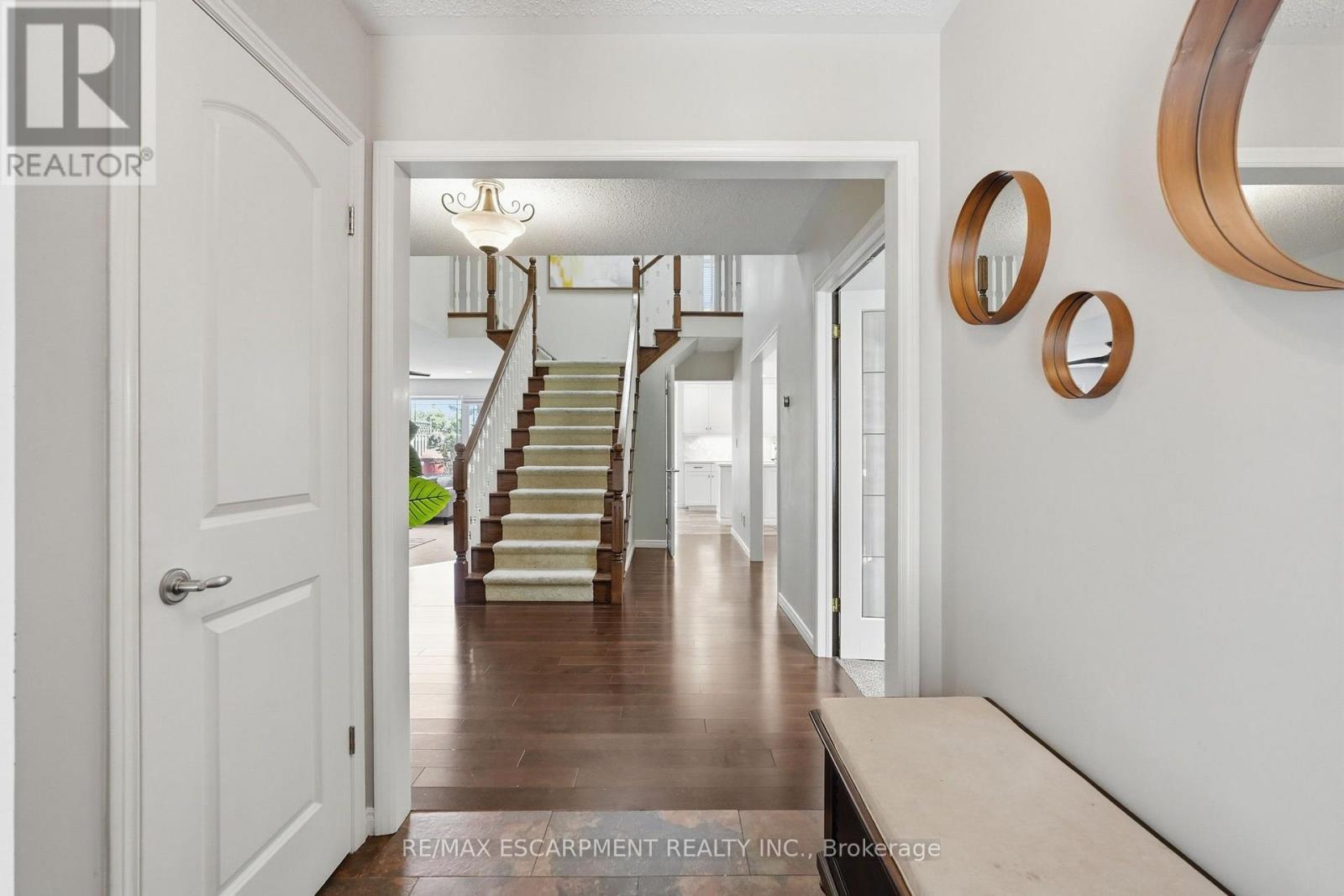 108 Highway 52, Hamilton, ON - Indoor Photo Showing Other Room