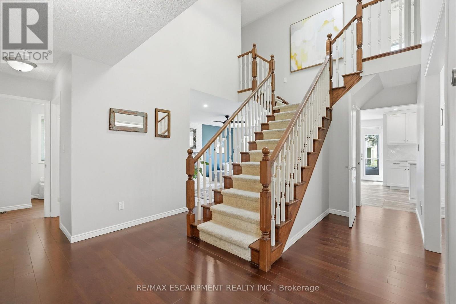 108 Highway 52, Hamilton, ON - Indoor Photo Showing Other Room