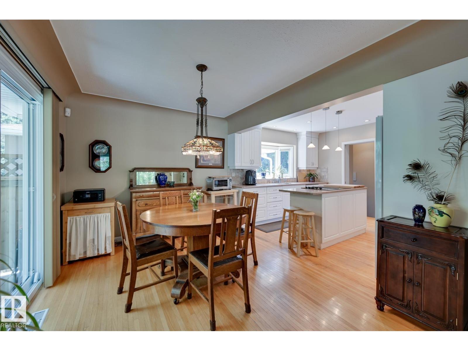13503 106A Av Nw, Edmonton, AB - Indoor Photo Showing Dining Room