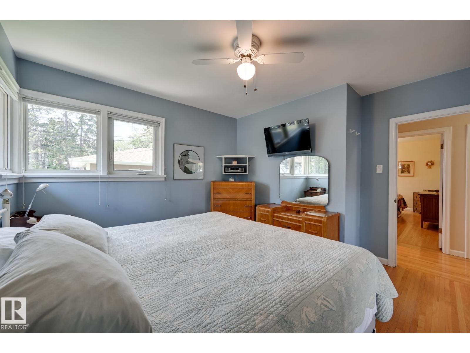 13503 106A Av Nw, Edmonton, AB - Indoor Photo Showing Bedroom
