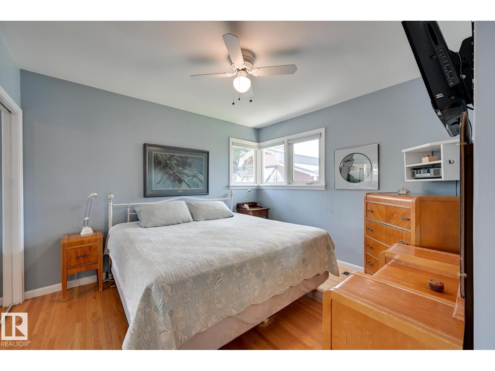 13503 106A Av Nw, Edmonton, AB - Indoor Photo Showing Bedroom
