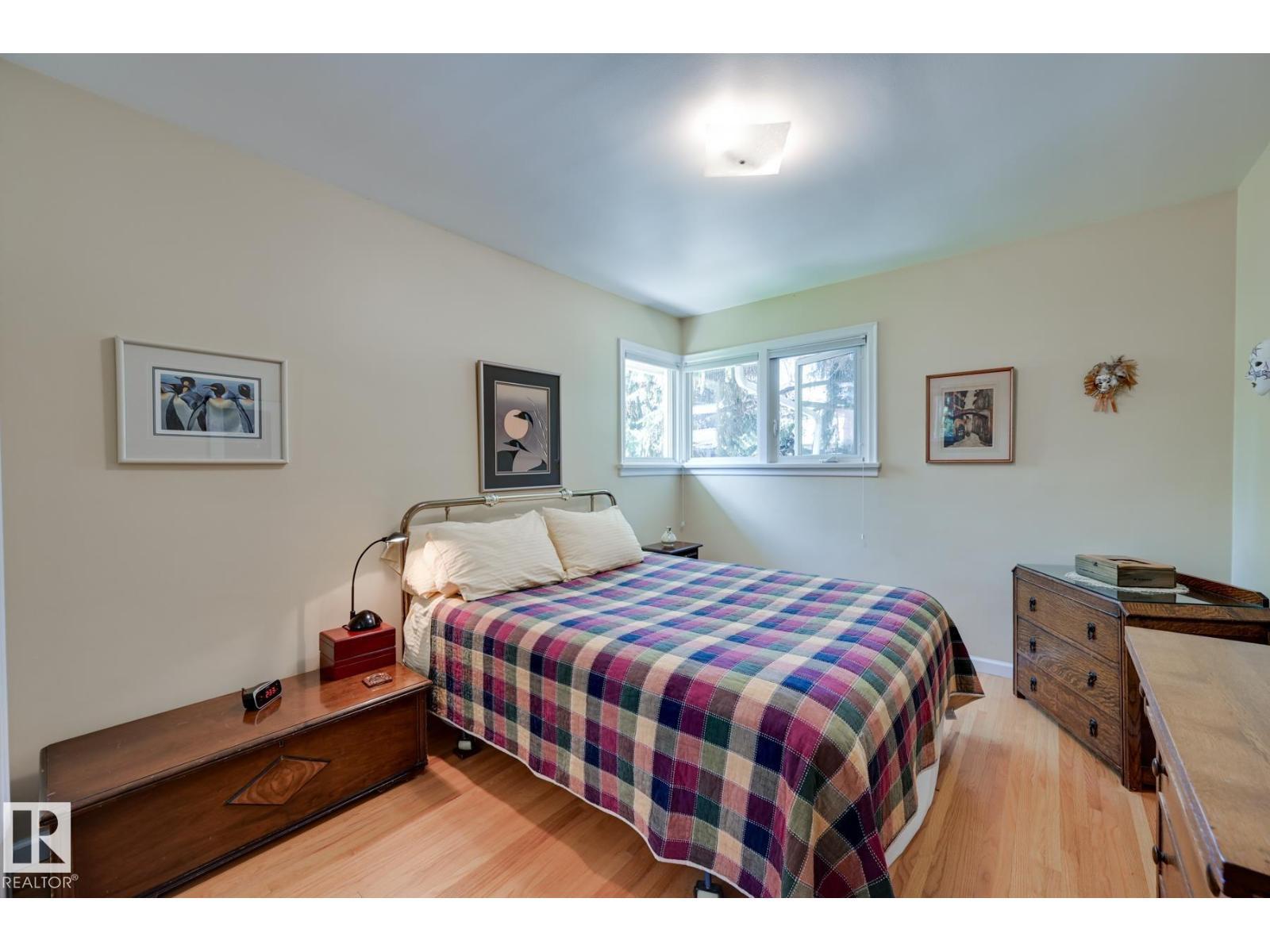 13503 106A Av Nw, Edmonton, AB - Indoor Photo Showing Bedroom
