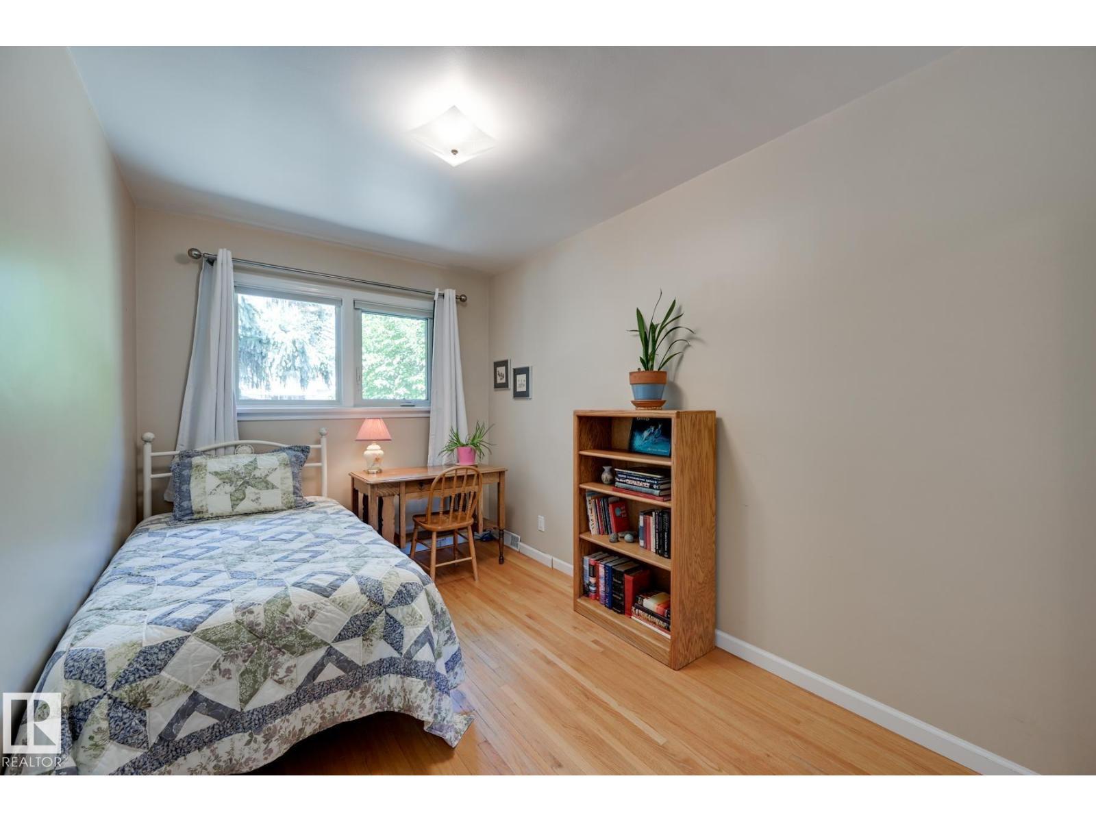 13503 106A Av Nw, Edmonton, AB - Indoor Photo Showing Bedroom