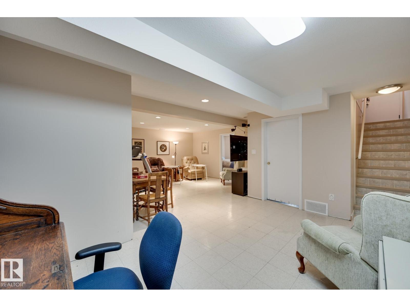 13503 106A Av Nw, Edmonton, AB - Indoor