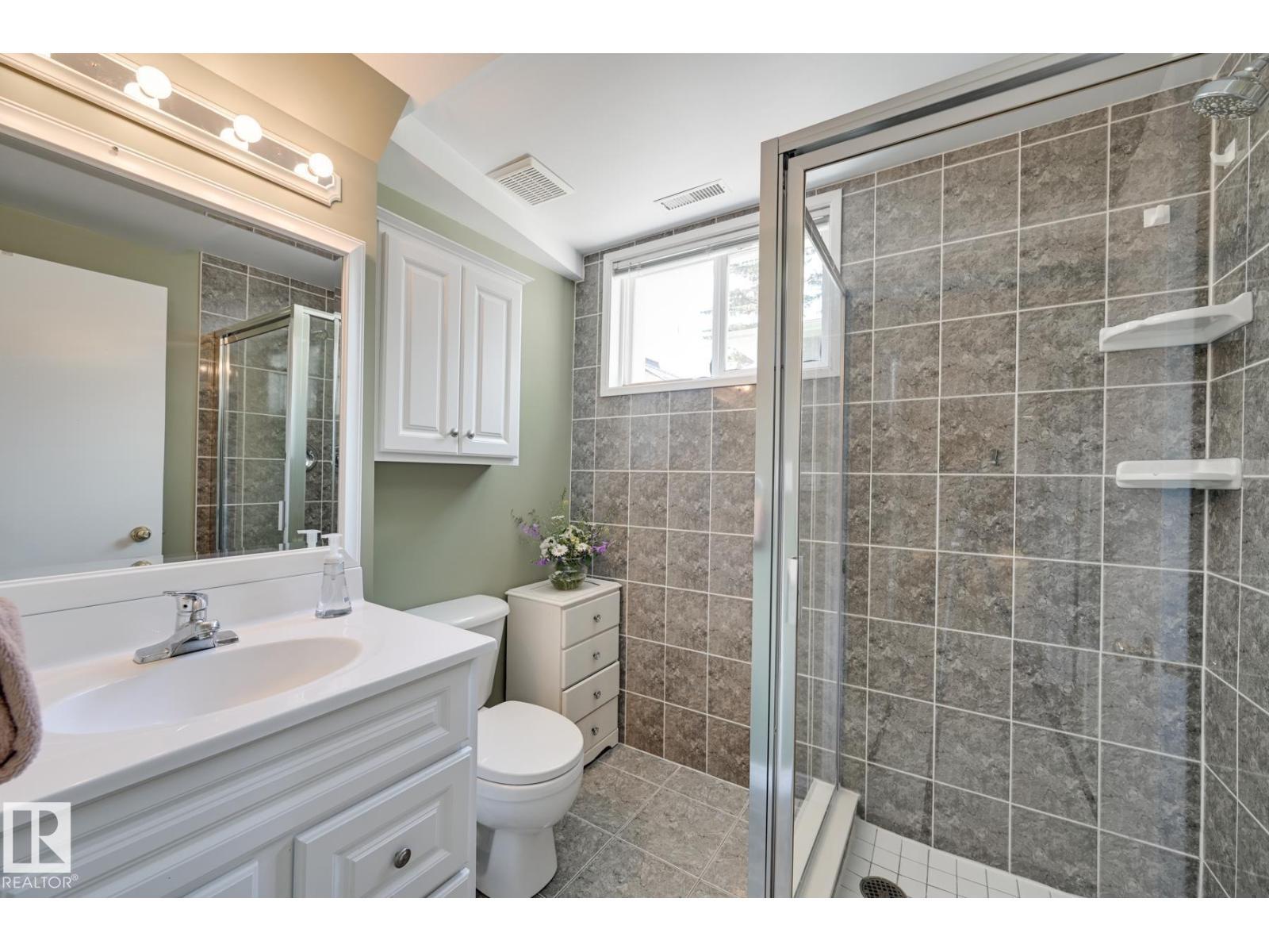 13503 106A Av Nw, Edmonton, AB - Indoor Photo Showing Bathroom