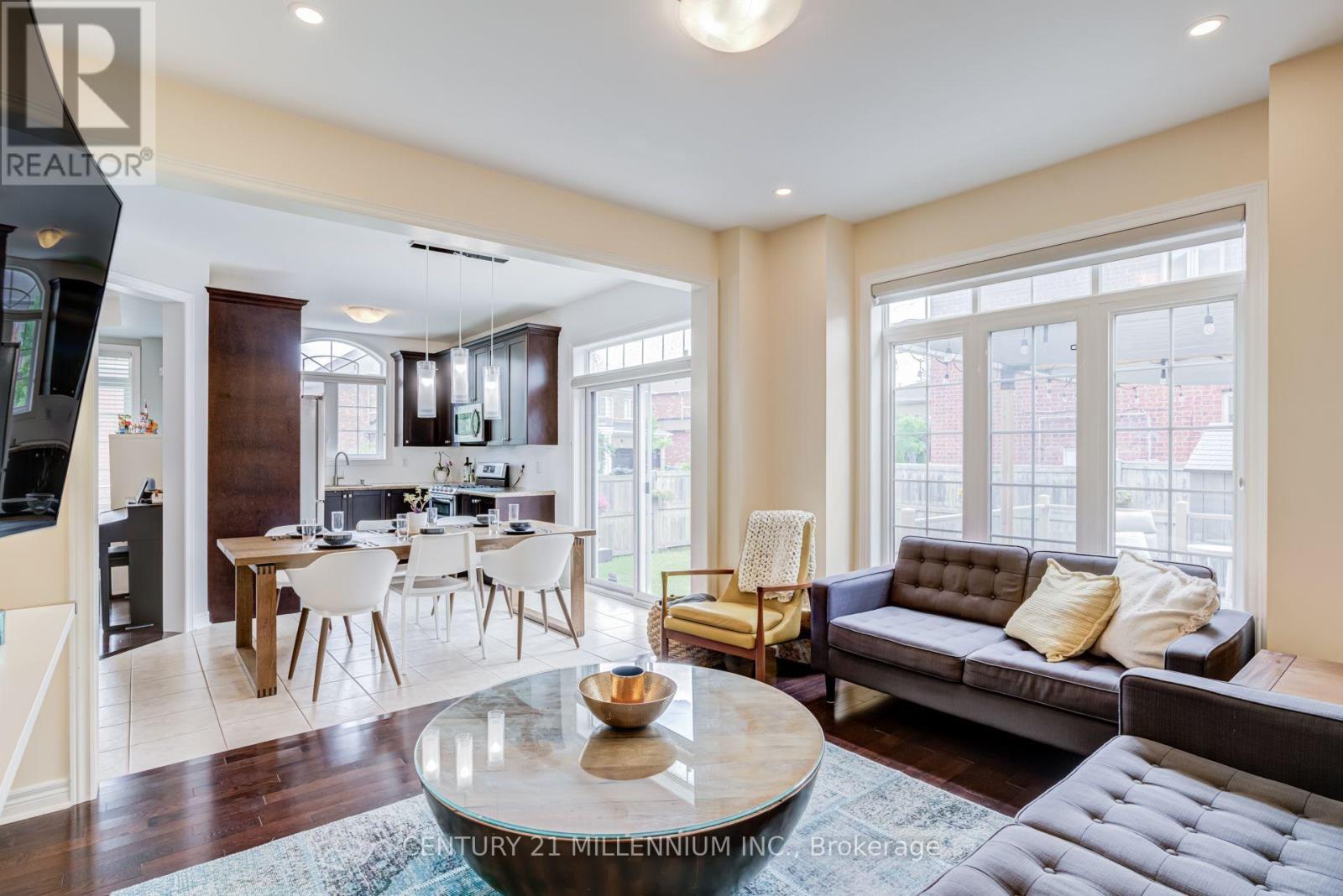 36 Platform Crescent, Brampton, ON - Indoor Photo Showing Living Room