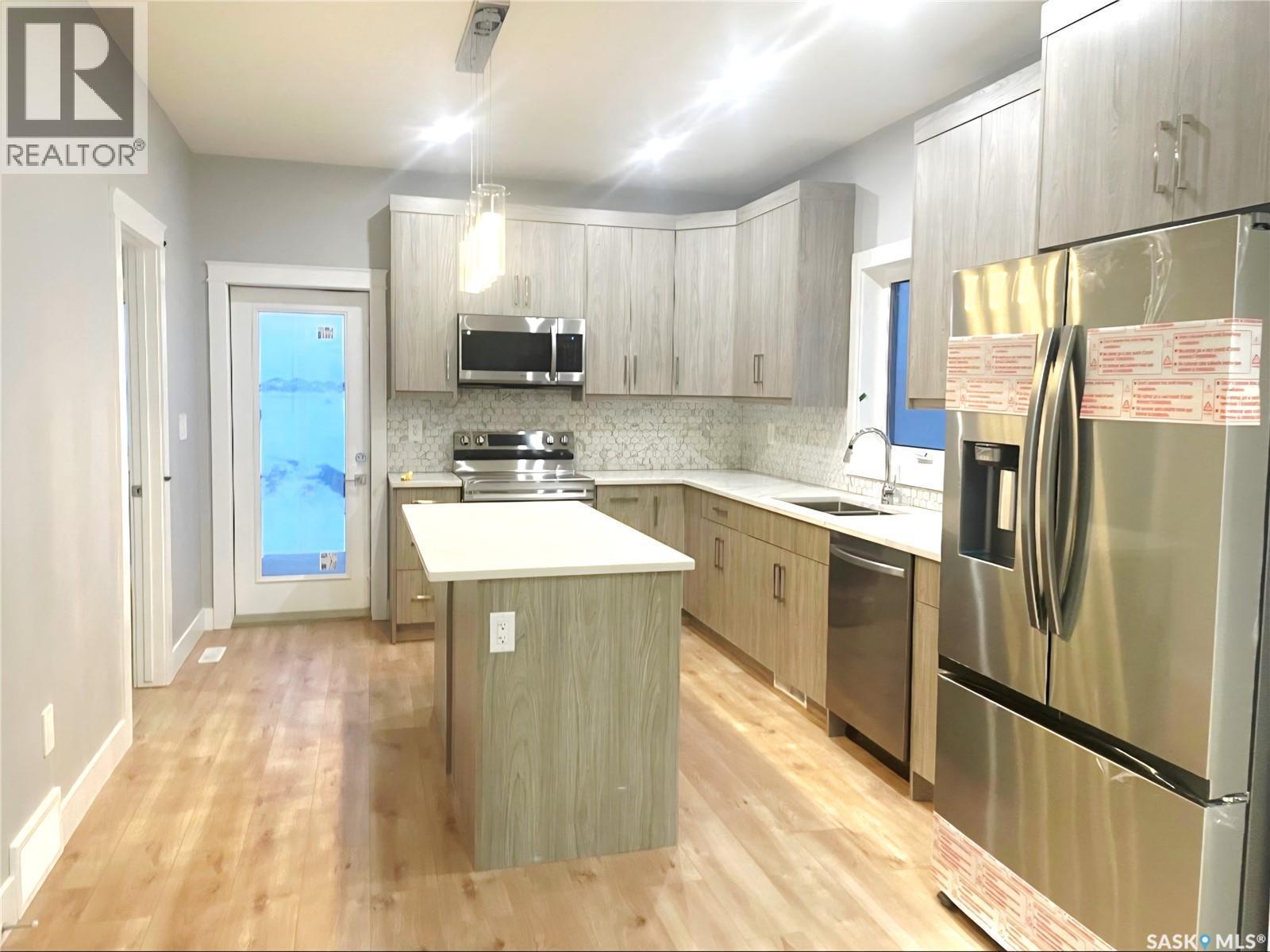 226 Nightingale Road, Saskatoon, SK - Indoor Photo Showing Kitchen With Upgraded Kitchen