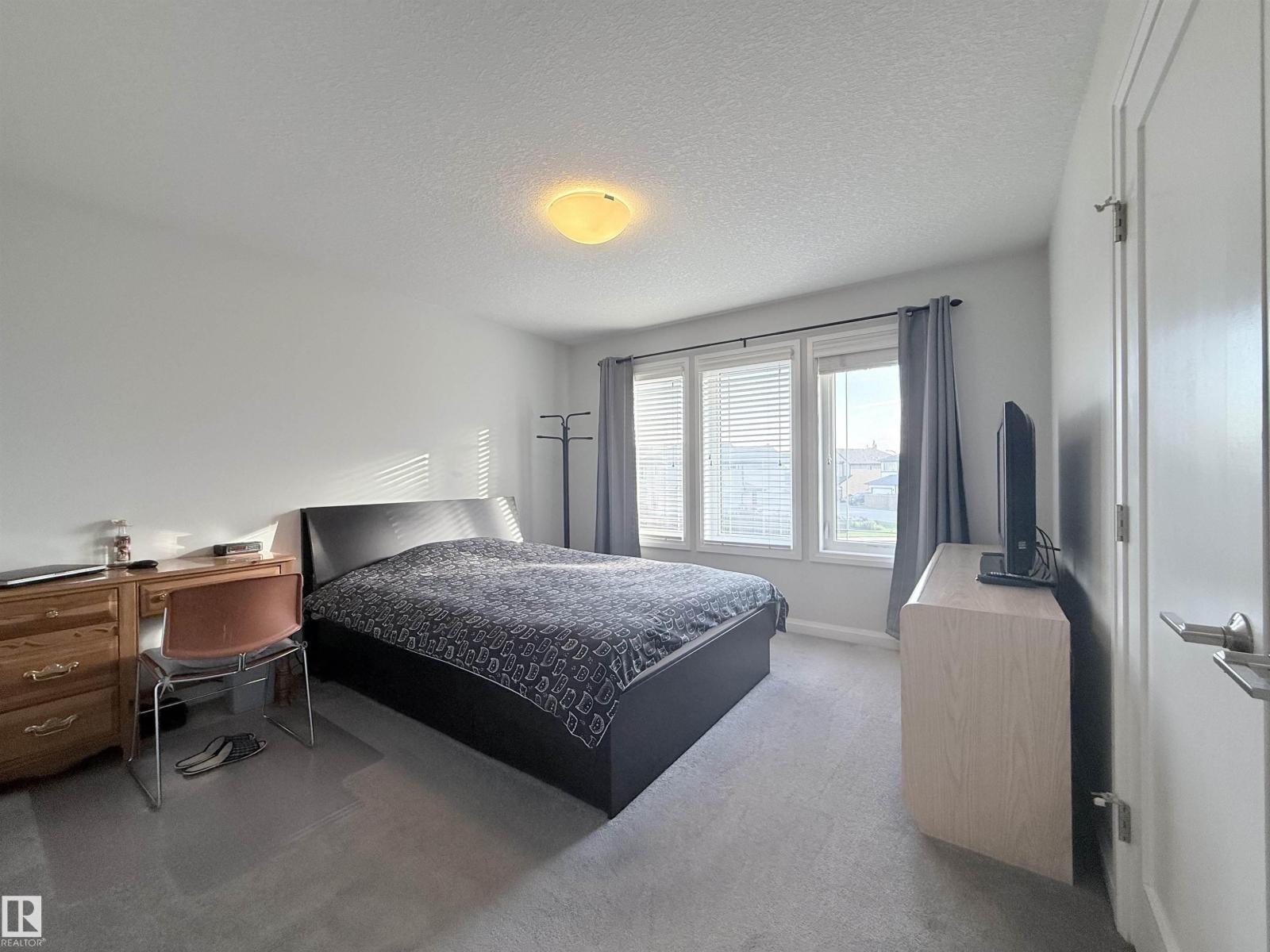 5876 168 Av Nw, Edmonton, AB - Indoor Photo Showing Bedroom