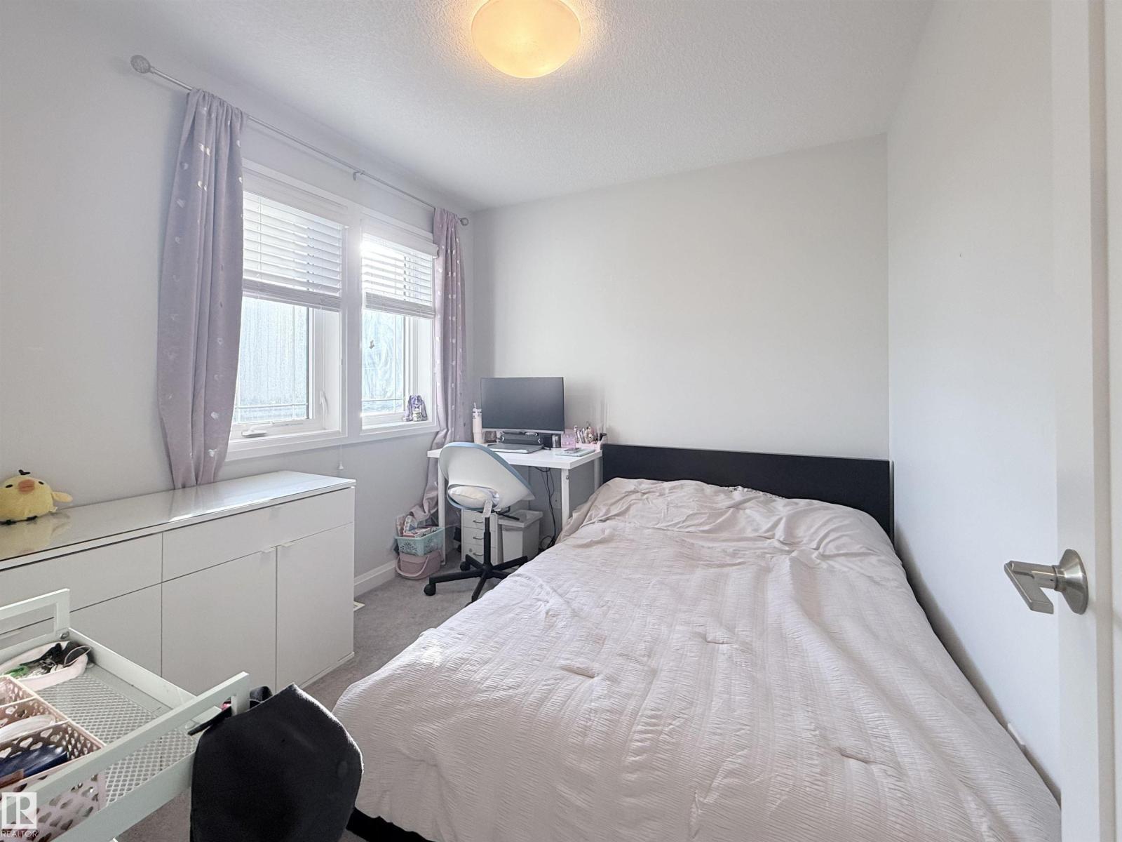5876 168 Av Nw, Edmonton, AB - Indoor Photo Showing Bedroom