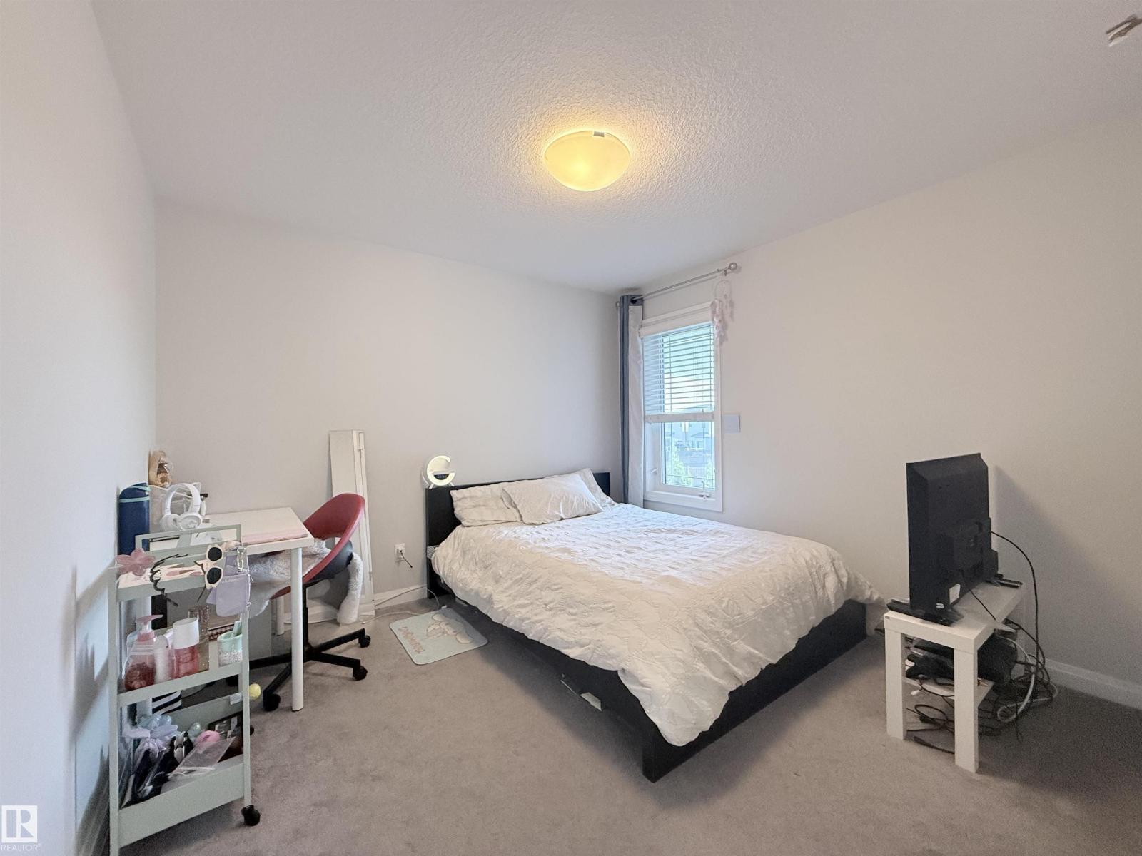 5876 168 Av Nw, Edmonton, AB - Indoor Photo Showing Bedroom
