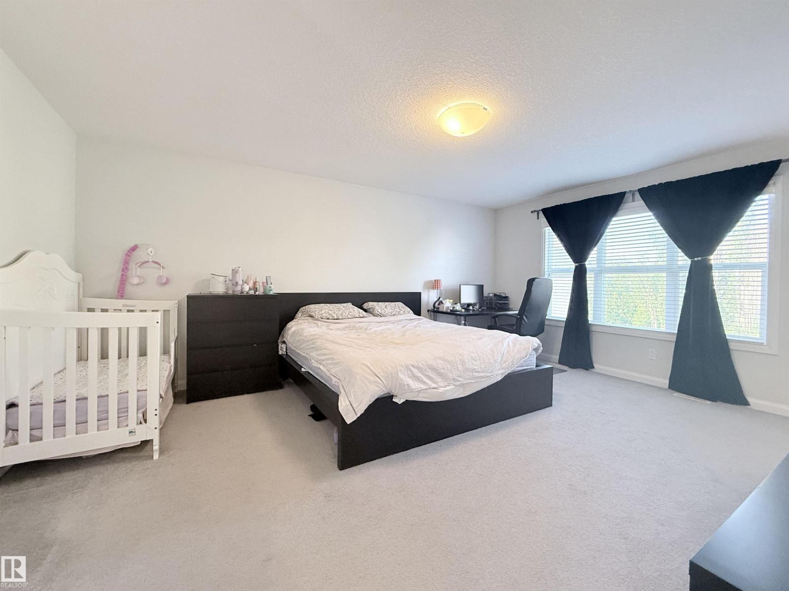 5876 168 Av Nw, Edmonton, AB - Indoor Photo Showing Bedroom