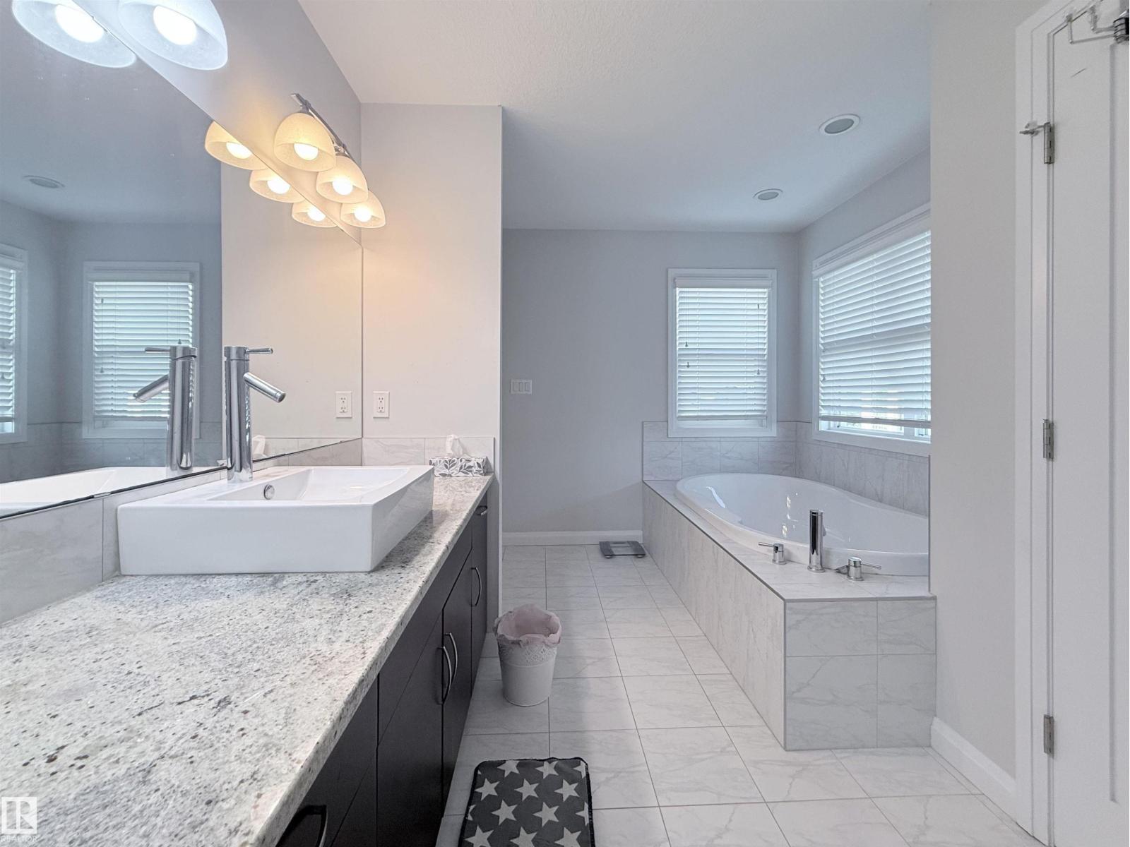 5876 168 Av Nw, Edmonton, AB - Indoor Photo Showing Bathroom