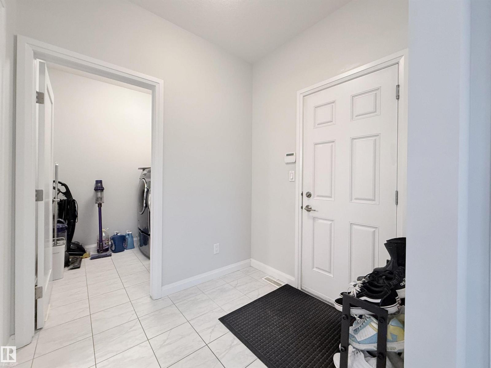 5876 168 Av Nw, Edmonton, AB - Indoor Photo Showing Other Room