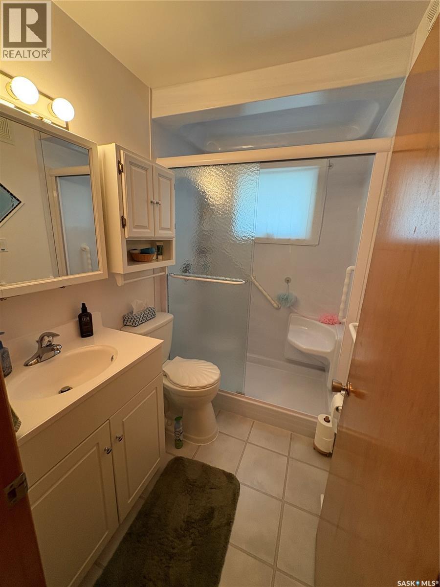 206 March Avenue E, Langenburg, SK - Indoor Photo Showing Bathroom