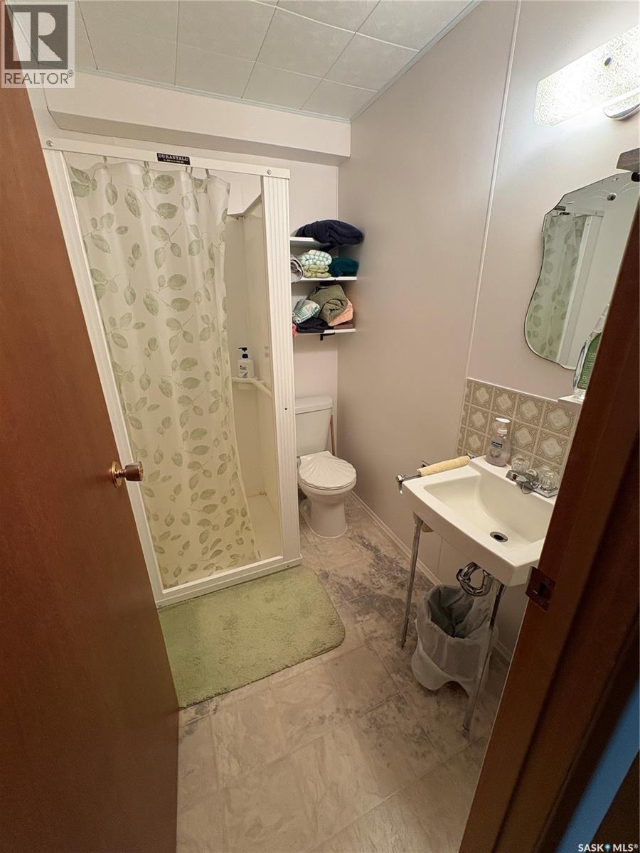 206 March Avenue E, Langenburg, SK - Indoor Photo Showing Bathroom
