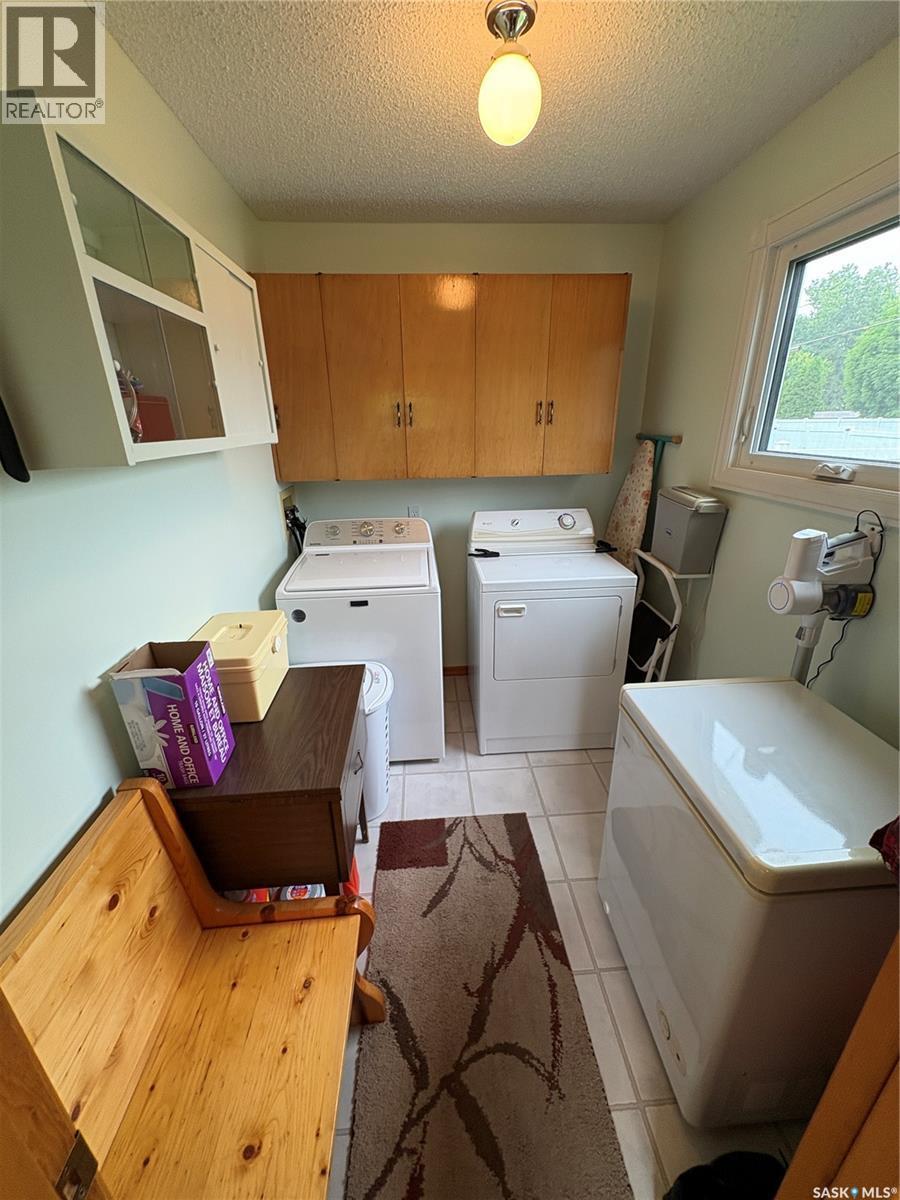 206 March Avenue E, Langenburg, SK - Indoor Photo Showing Laundry Room