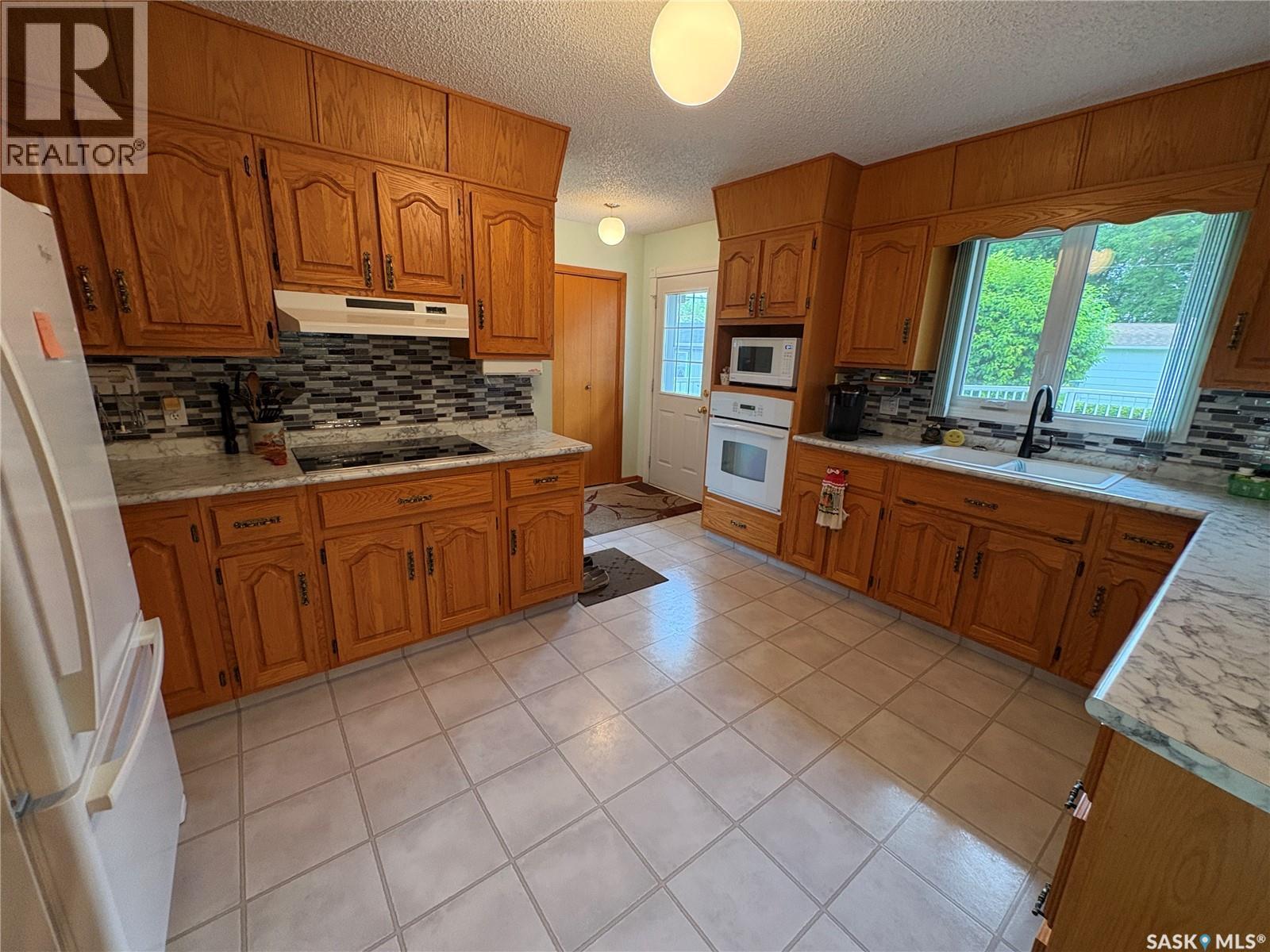 206 March Avenue E, Langenburg, SK - Indoor Photo Showing Kitchen With Double Sink