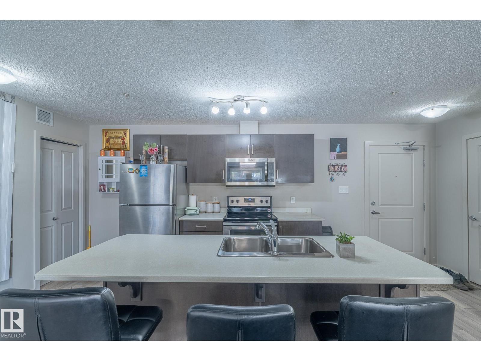 #107 142 Ebbers Bv Nw, Edmonton, AB - Indoor Photo Showing Kitchen With Double Sink With Upgraded Kitchen