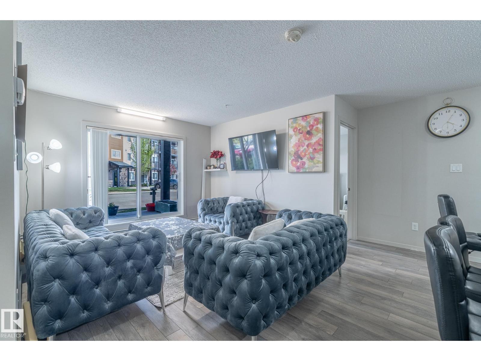 #107 142 Ebbers Bv Nw, Edmonton, AB - Indoor Photo Showing Living Room