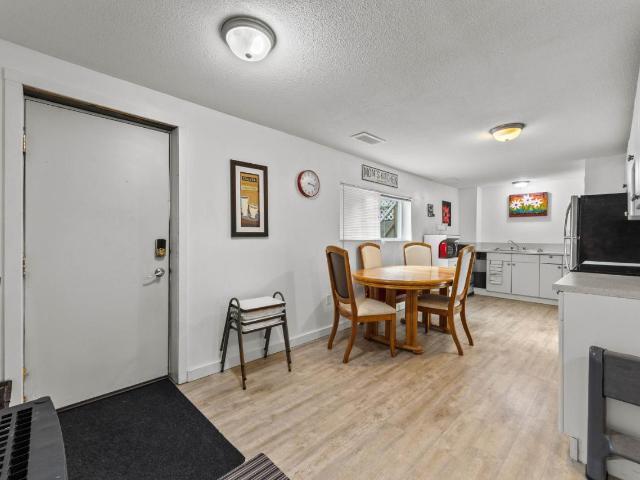 948 Ryan Place, Kamloops, BC - Indoor Photo Showing Dining Room
