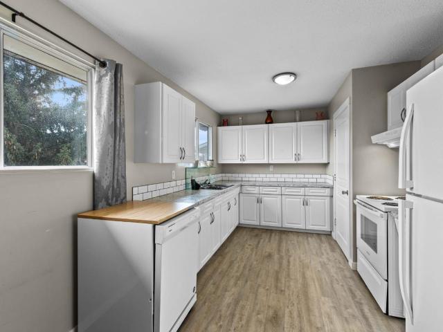 948 Ryan Place, Kamloops, BC - Indoor Photo Showing Kitchen