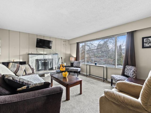 948 Ryan Place, Kamloops, BC - Indoor Photo Showing Living Room With Fireplace