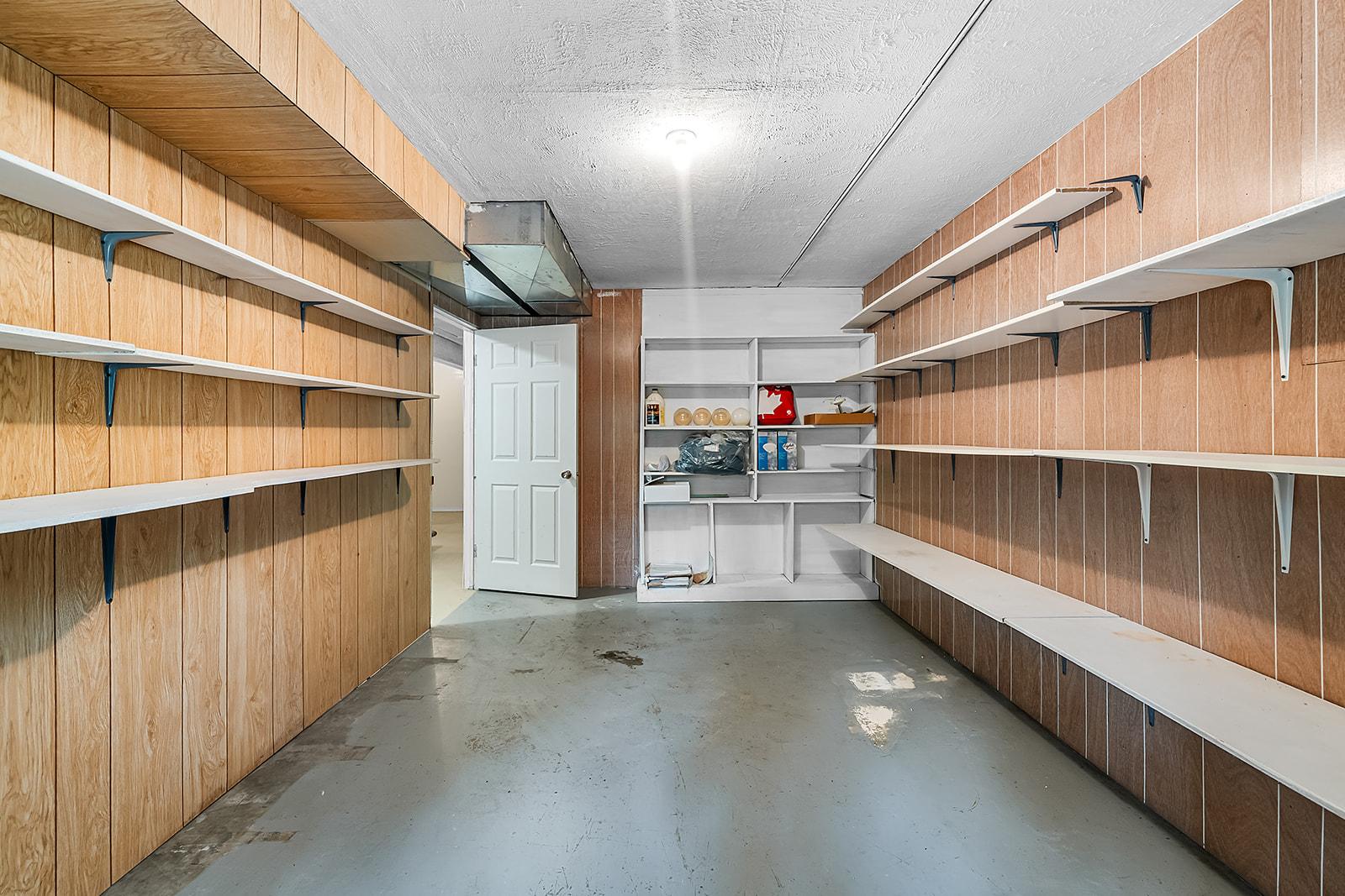 357 3A Street, Cranbrook, BC - Indoor Photo Showing Garage