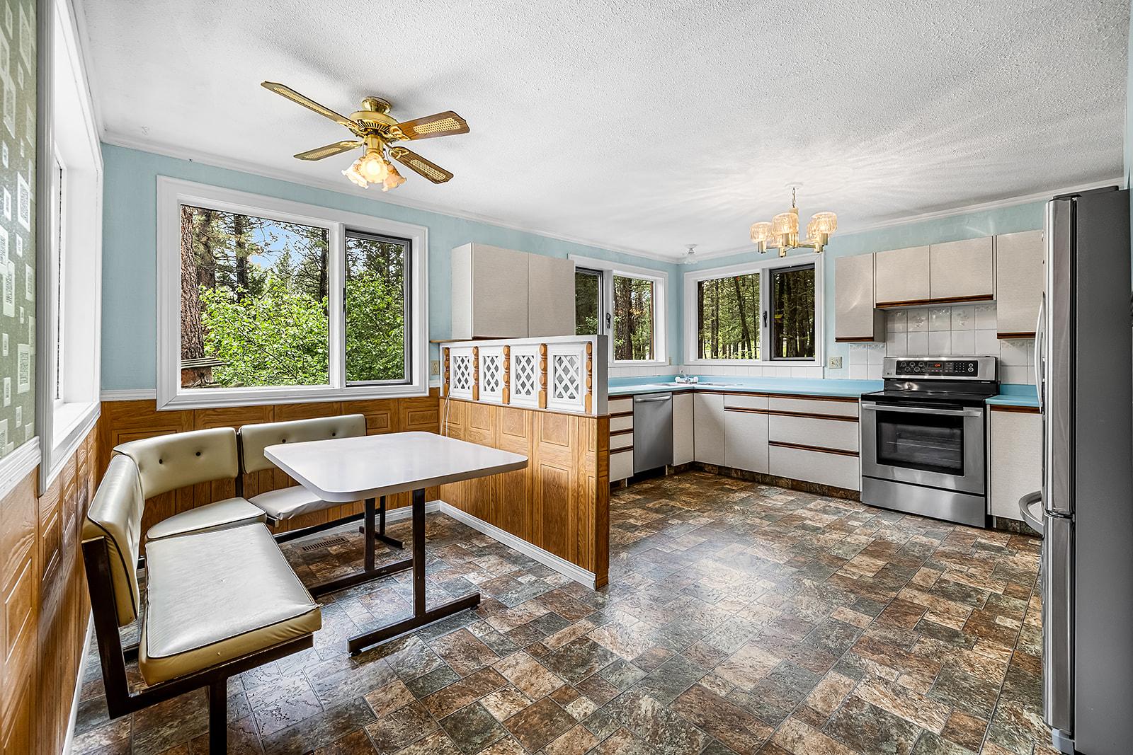 357 3A Street, Cranbrook, BC - Indoor Photo Showing Kitchen