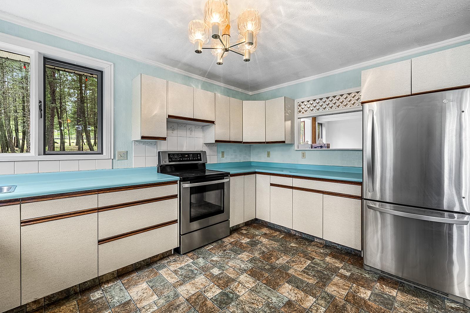 357 3A Street, Cranbrook, BC - Indoor Photo Showing Kitchen