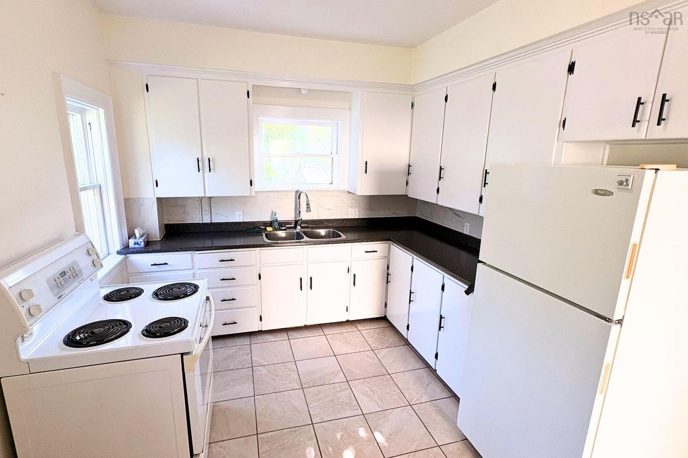 1170 Prince Street, Truro, NS - Indoor Photo Showing Kitchen With Double Sink