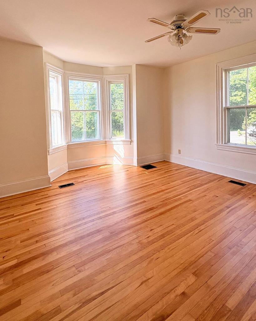 1170 Prince Street, Truro, NS - Indoor Photo Showing Other Room