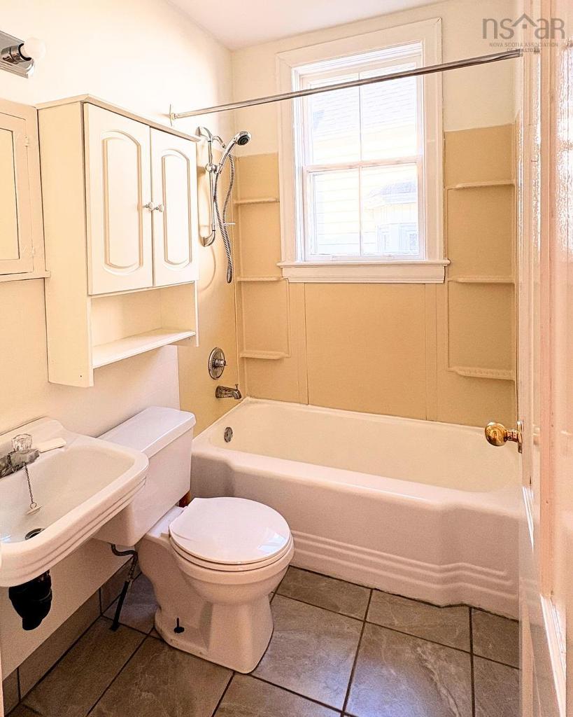 1170 Prince Street, Truro, NS - Indoor Photo Showing Bathroom