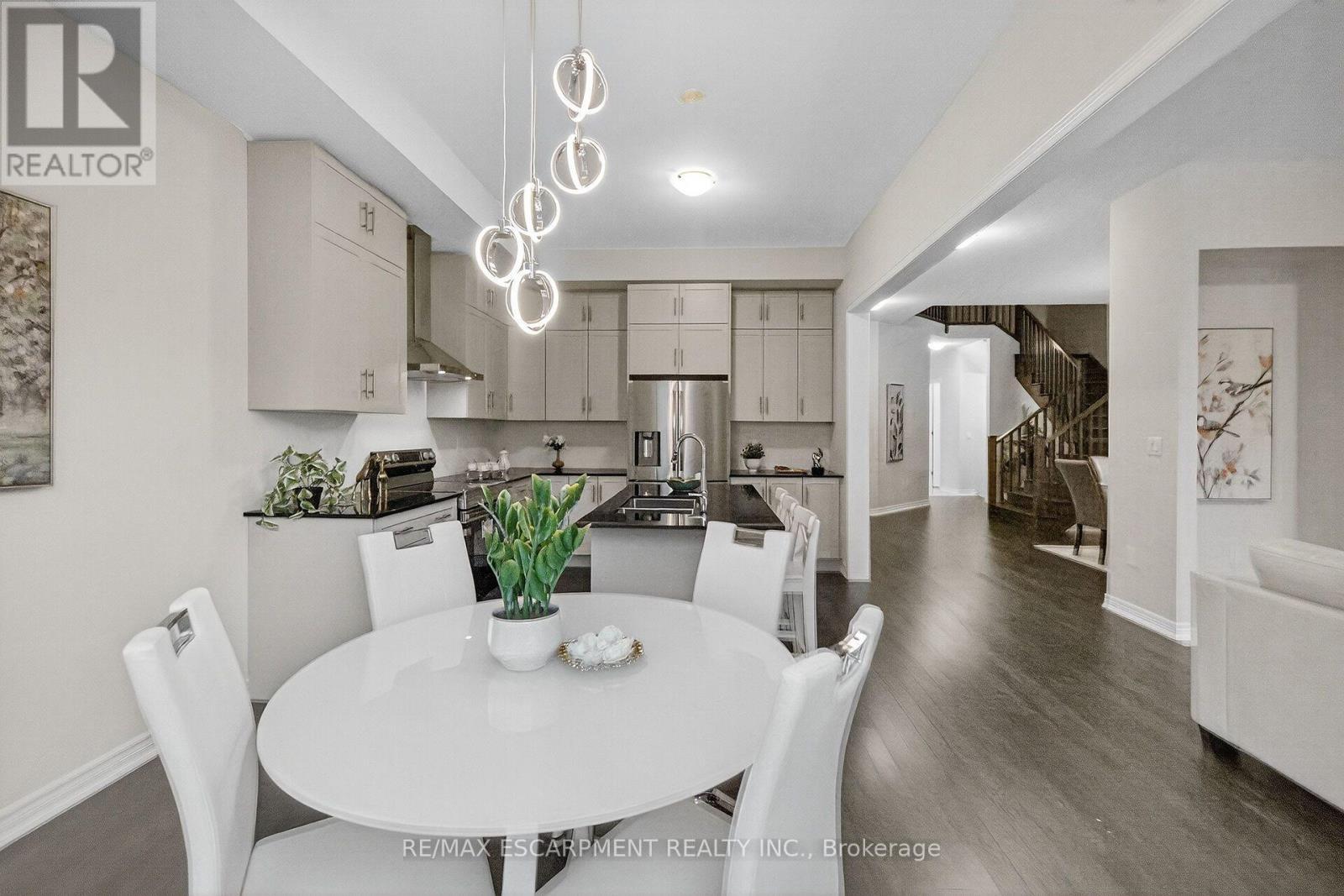 67 Starfire Crescent, Hamilton, ON - Indoor Photo Showing Dining Room