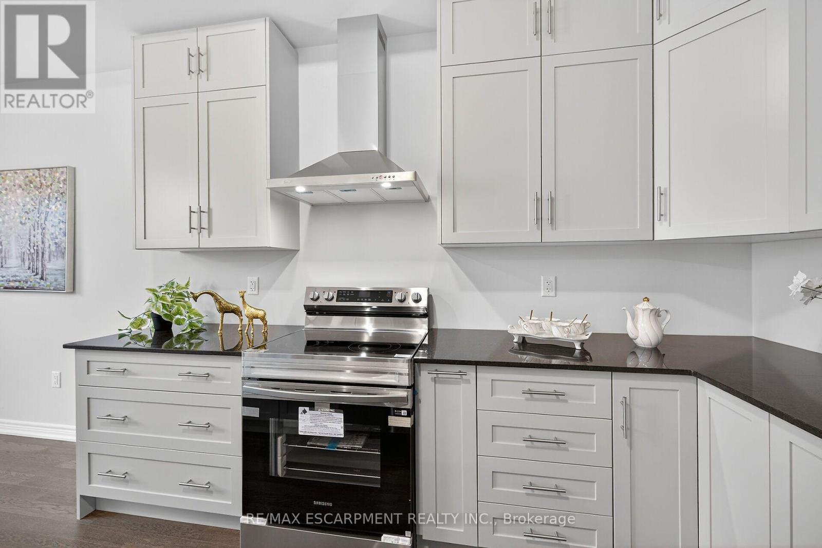 67 Starfire Crescent, Hamilton, ON - Indoor Photo Showing Kitchen