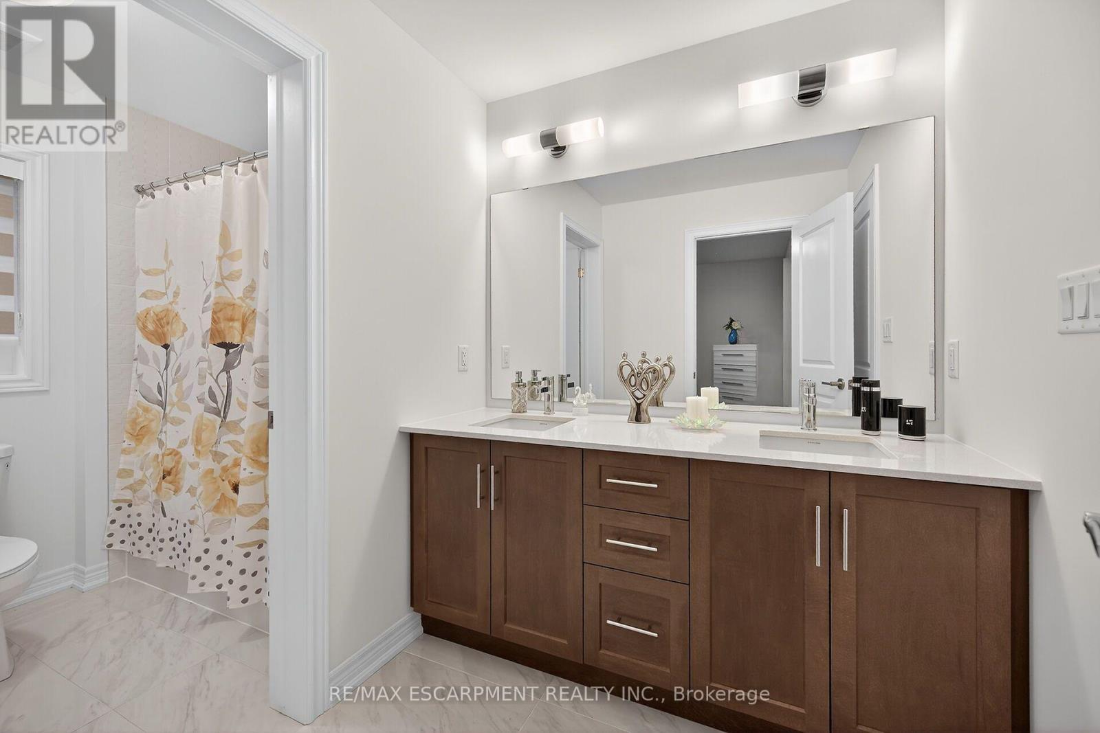67 Starfire Crescent, Hamilton, ON - Indoor Photo Showing Bathroom