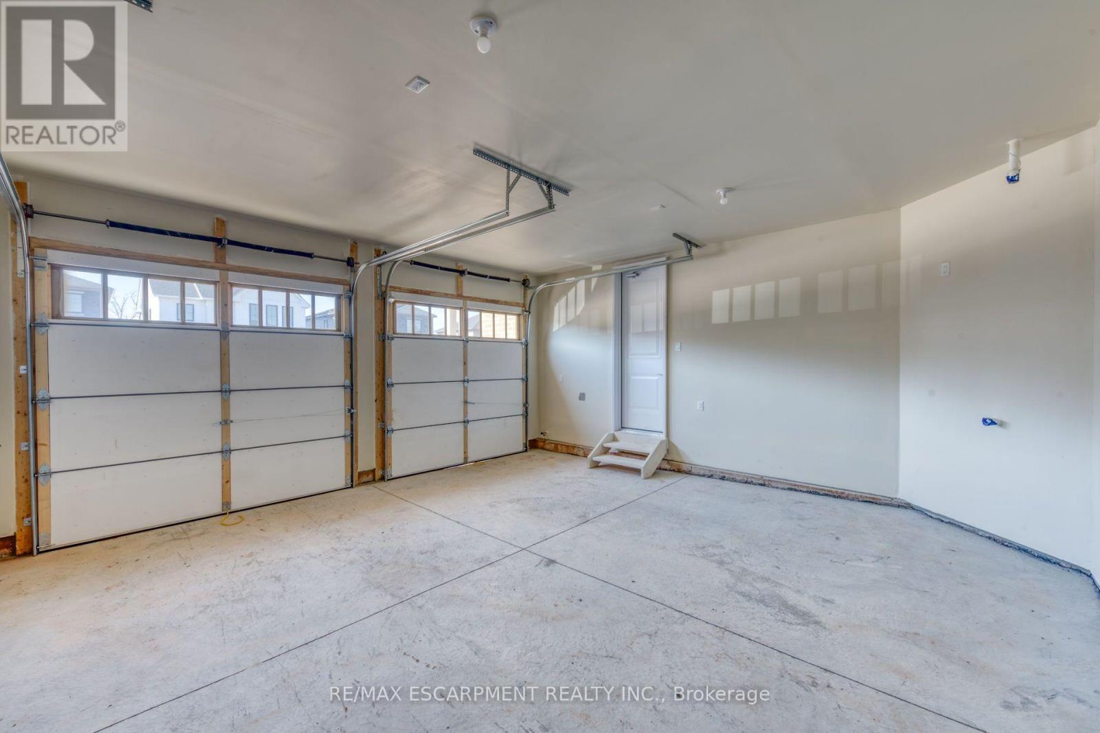 67 Starfire Crescent, Hamilton, ON - Indoor Photo Showing Garage
