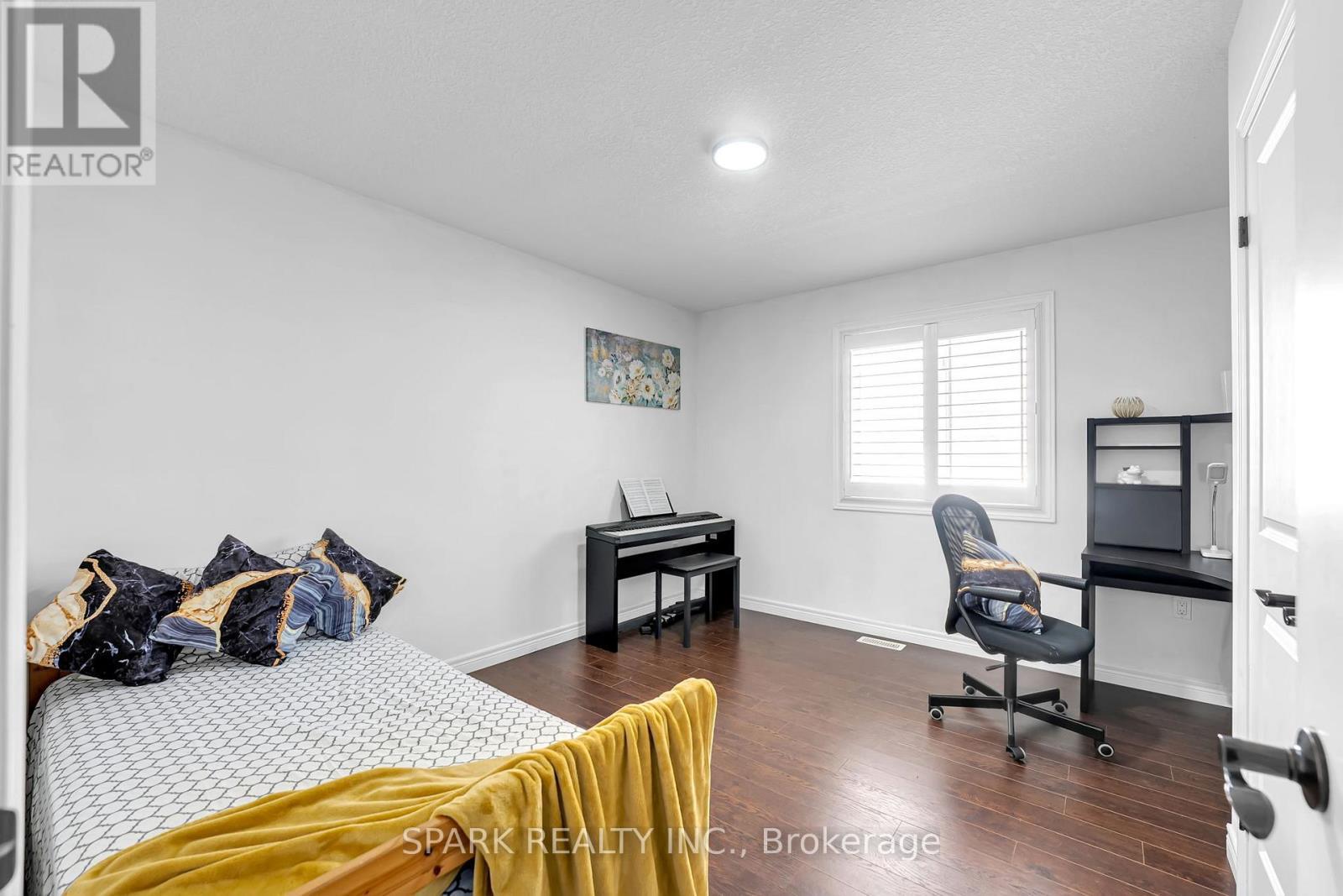 4 Cutts Crescent, Hamilton, ON - Indoor Photo Showing Bedroom