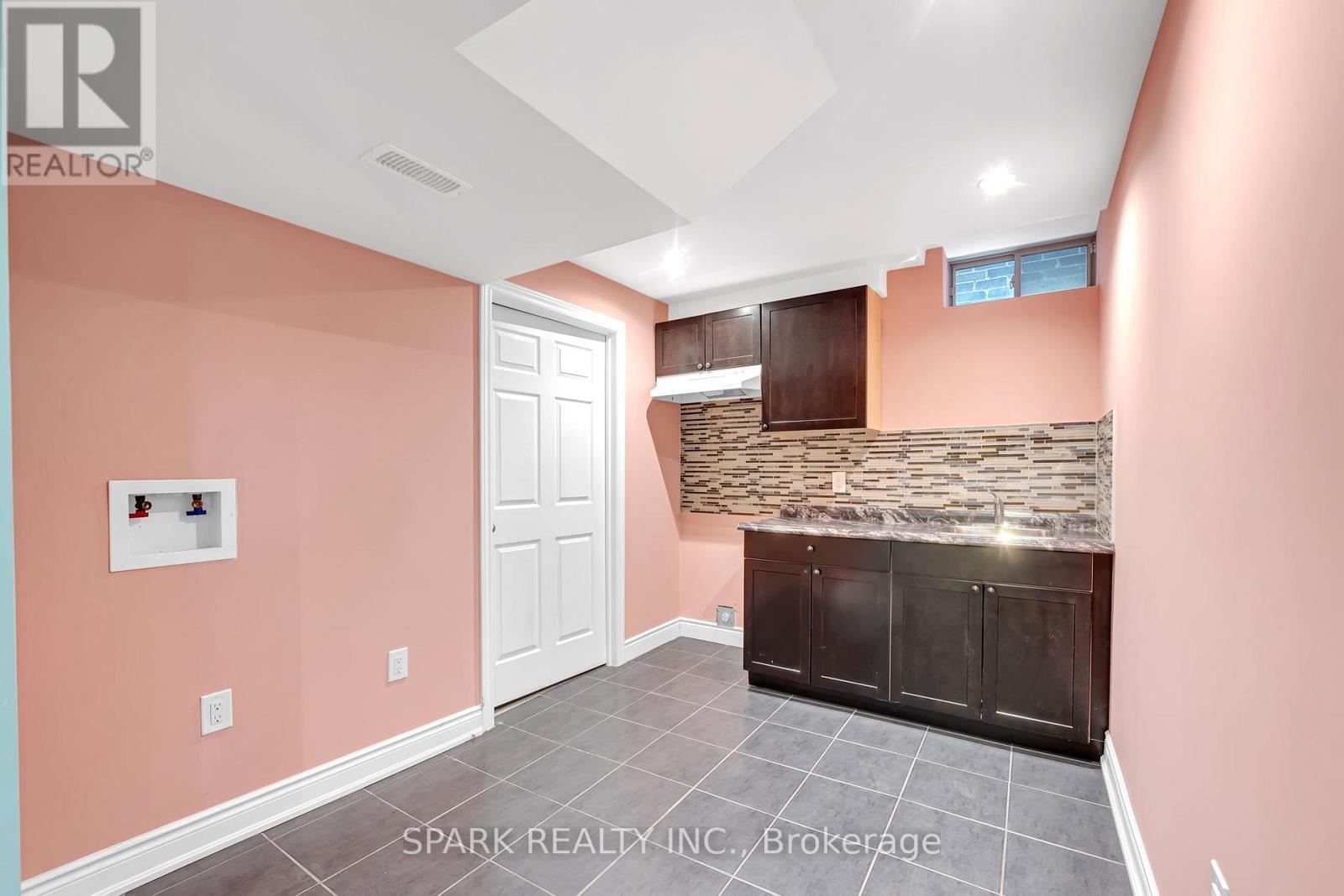 4 Cutts Crescent, Hamilton, ON - Indoor Photo Showing Other Room