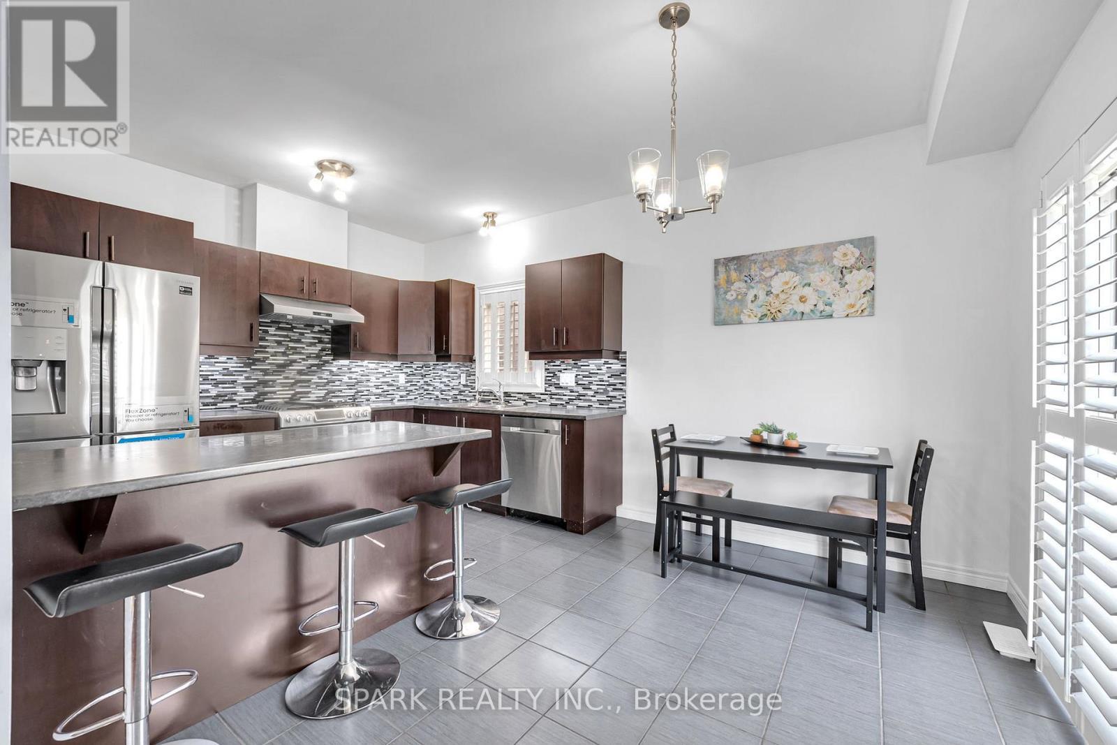 4 Cutts Crescent, Hamilton, ON - Indoor