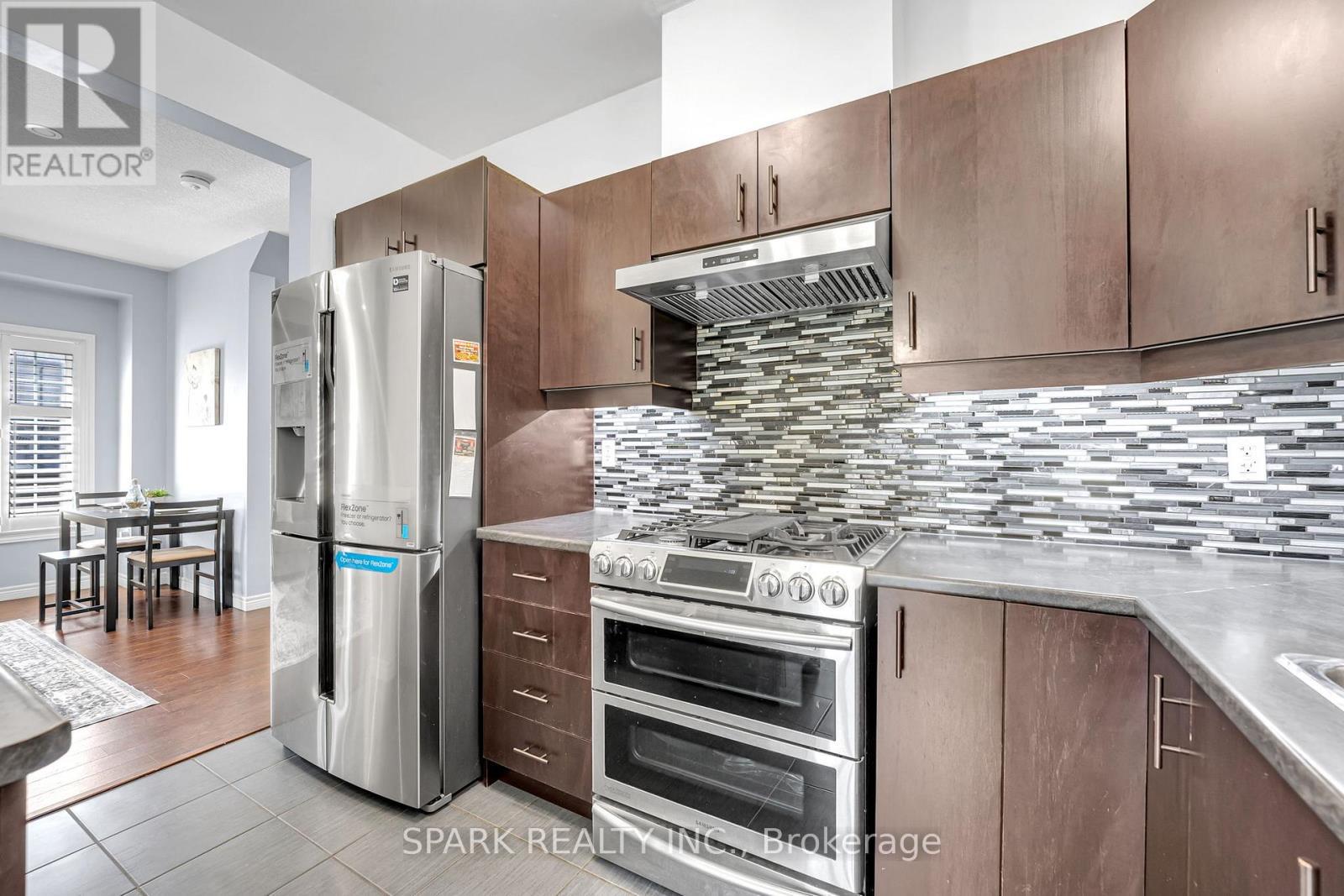 4 Cutts Crescent, Hamilton, ON - Indoor Photo Showing Kitchen With Upgraded Kitchen