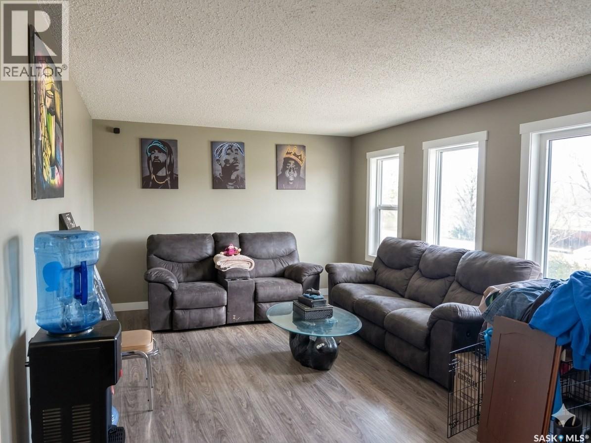204 Railway Avenue W, Shellbrook, SK - Indoor Photo Showing Living Room
