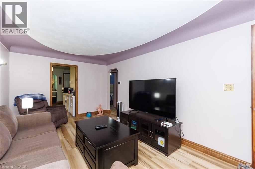 237 Paling Avenue, Hamilton, ON - Indoor Photo Showing Living Room