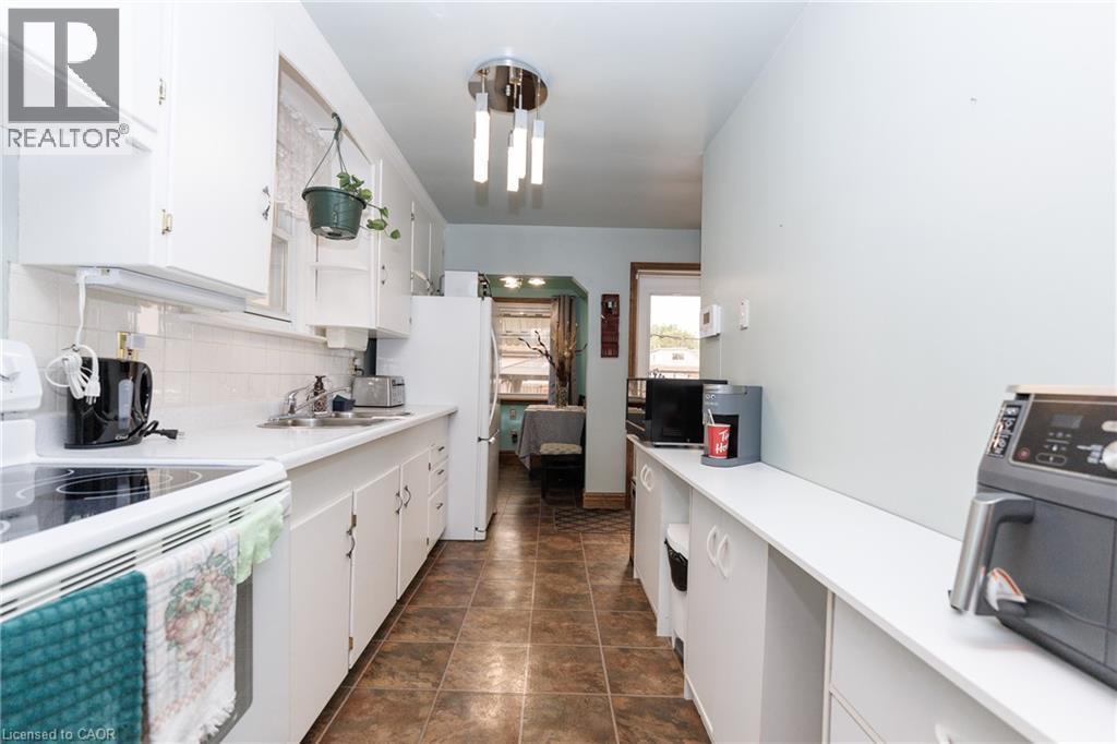 237 Paling Avenue, Hamilton, ON - Indoor Photo Showing Kitchen