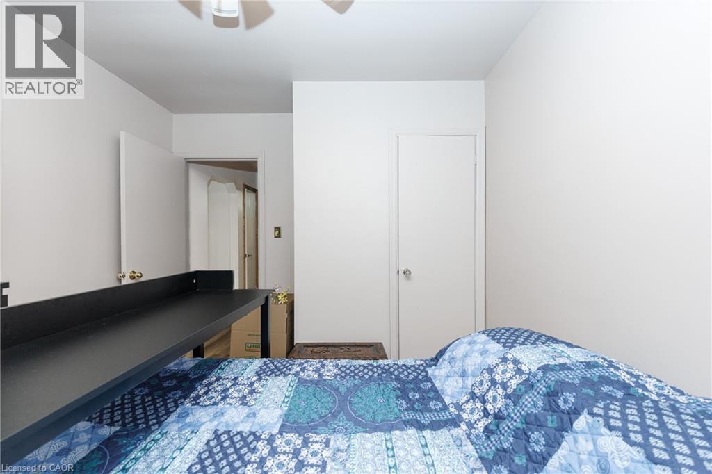 237 Paling Avenue, Hamilton, ON - Indoor Photo Showing Bedroom