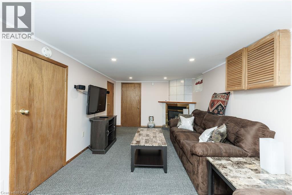 237 Paling Avenue, Hamilton, ON - Indoor Photo Showing Living Room