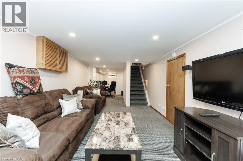237 Paling Avenue, Hamilton, ON - Indoor Photo Showing Living Room