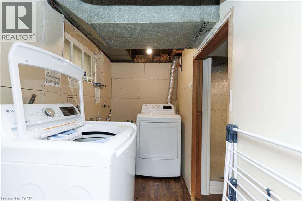 237 Paling Avenue, Hamilton, ON - Indoor Photo Showing Laundry Room