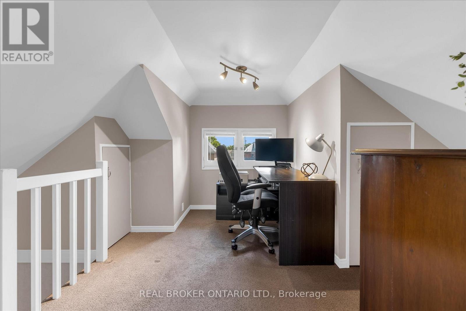 99 Tuxedo Avenue S, Hamilton, ON - Indoor Photo Showing Office