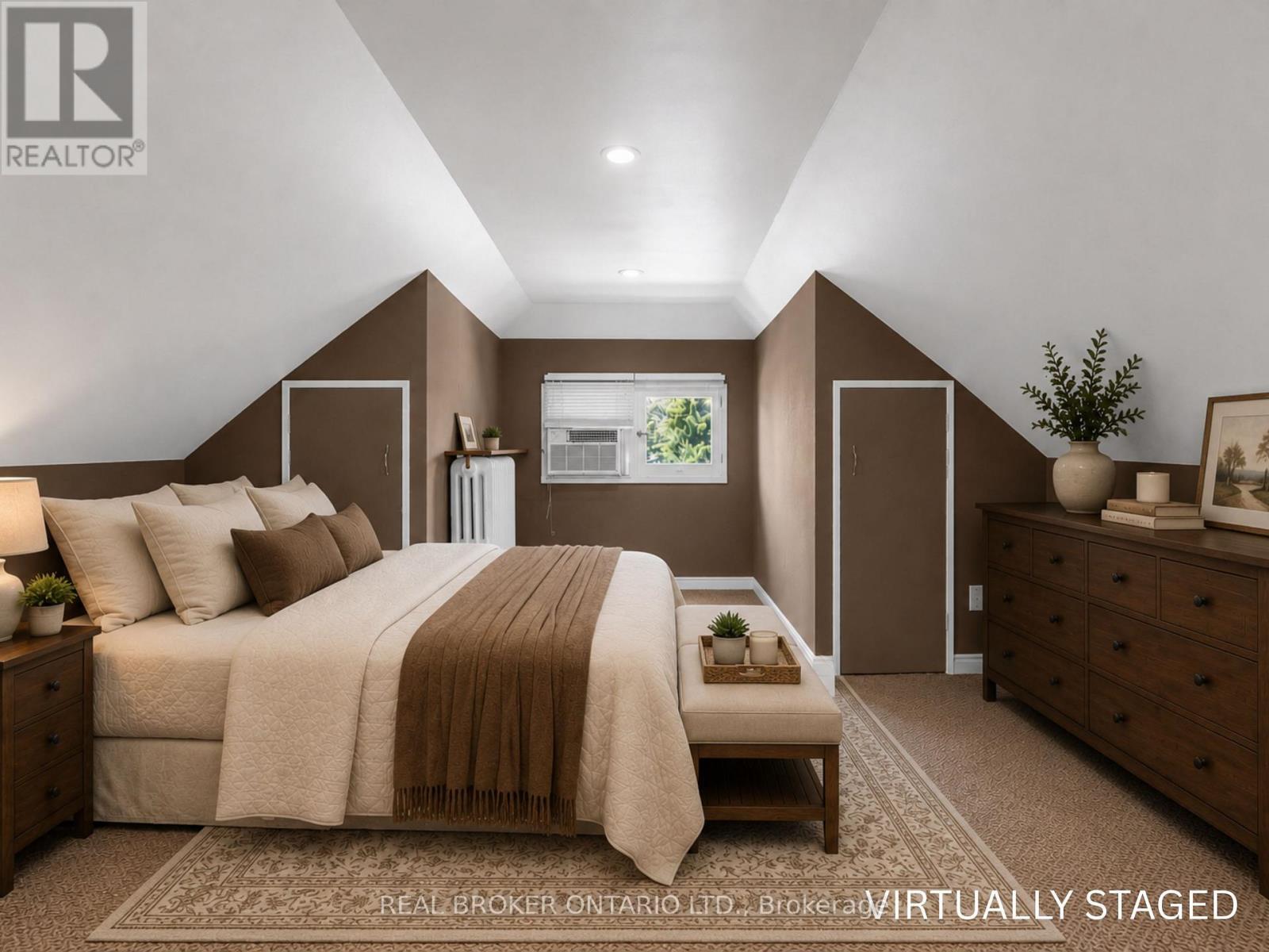 99 Tuxedo Avenue S, Hamilton, ON - Indoor Photo Showing Bedroom
